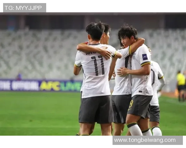 中国队与伊拉克队激战正酣期待精彩对决展现足球魅力与团队精神